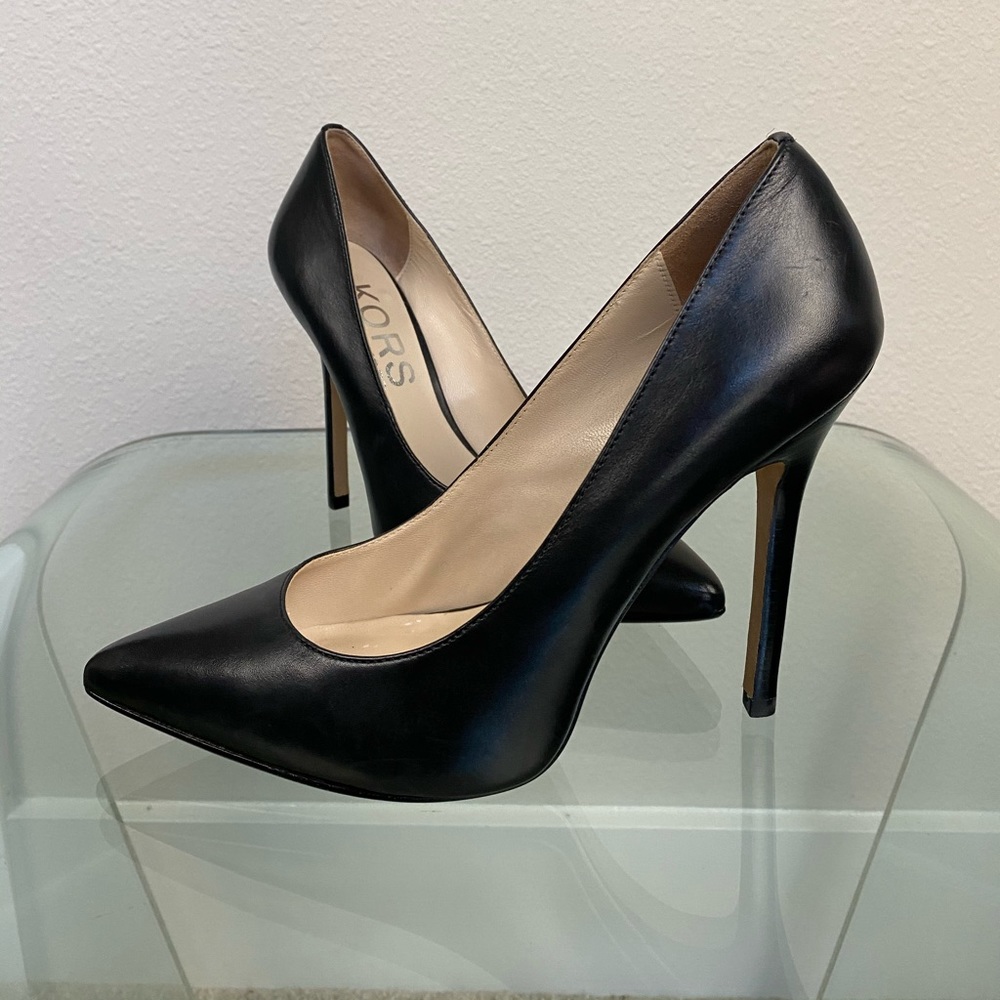 KORS Michael Kors 4.5”  wrapped stiletto.